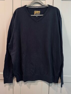 Johnny Bigg Men's V-Neck Sweater in Navy